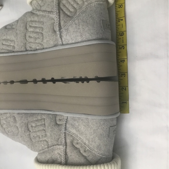 UGGS BOOTS - Picture 16 of 16